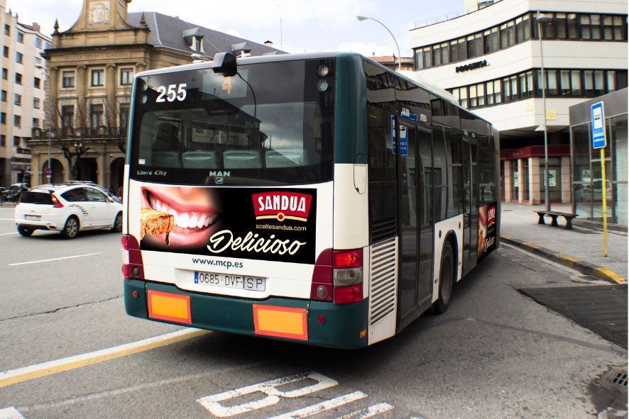 Los autobuses se vuelven 'Deliciosos' con Aceites Sandúa