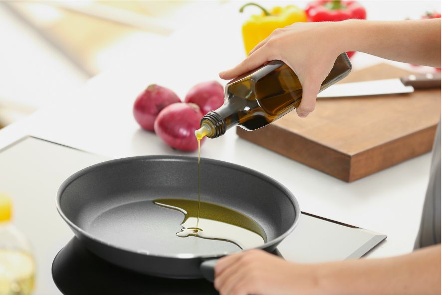 Los mejores trucos para ahorrar aceite de oliva y que no resulte tan caro
