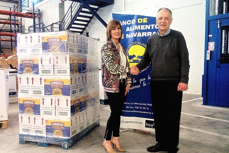 Aceites Sandúa dona 675 litros de aceite al Banco de Alimentos de Navarra