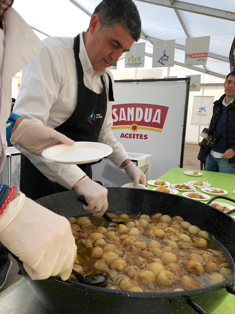 Cebollas estofadas y pan casero con aceite Sandúa en las XXV Jornadas de las Verduras 2019
