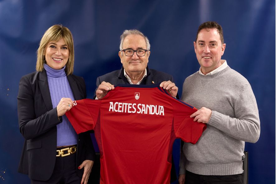 Sandúa firma como miembro de Mérito de Osasuna