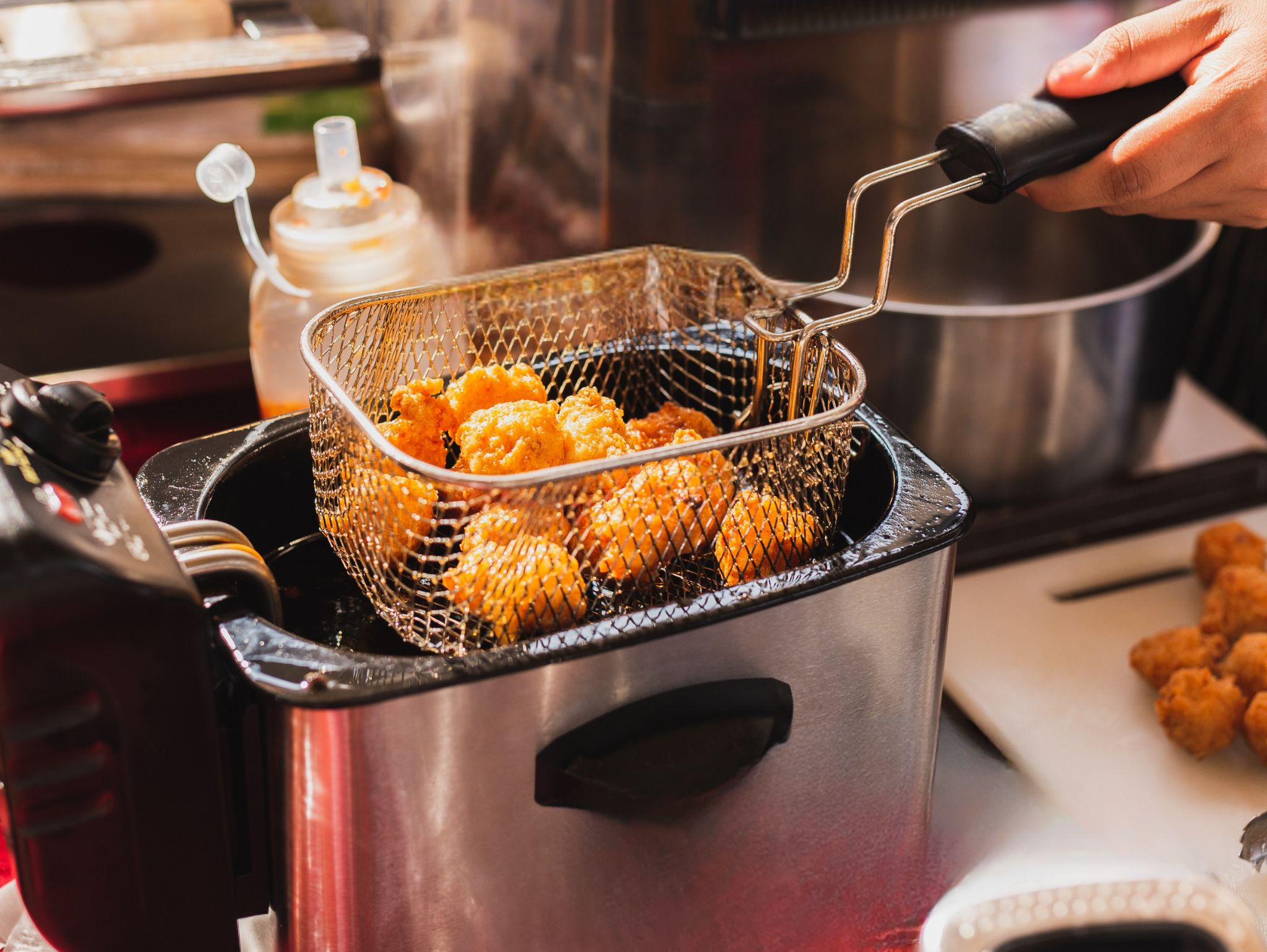 Do you know how to maintain and reuse fryer oil to make it last longer and better?